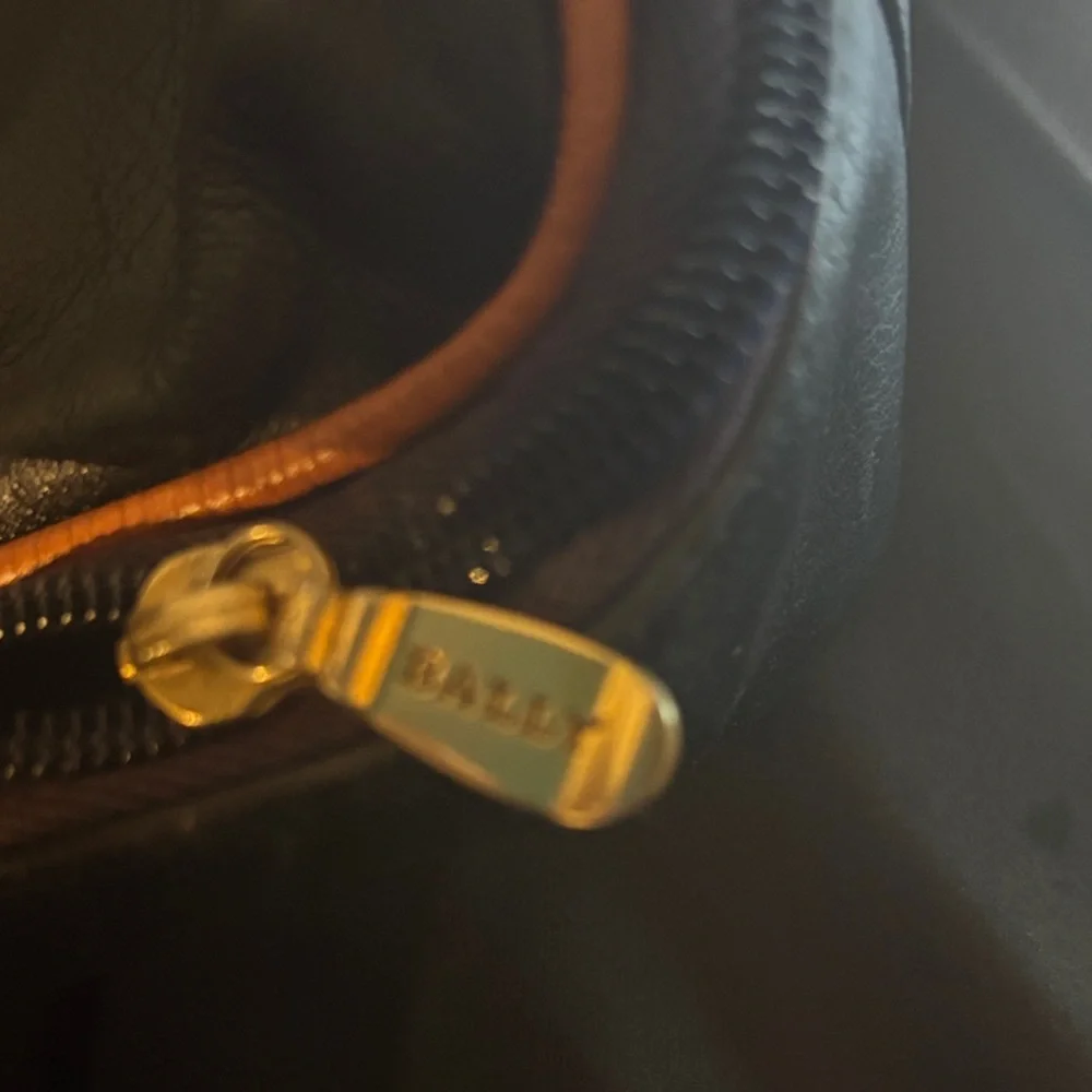 Bally classic black